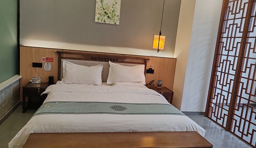 Standard Queen Room