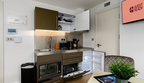 Studio (Standard Studio)