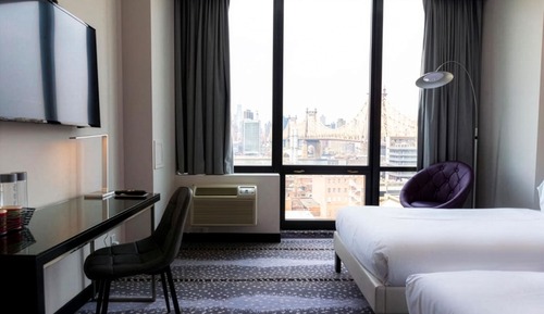 Twin Room (High Floor)