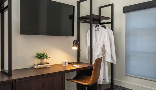 Premier Suite, 2 Bedrooms, Roll-in Shower