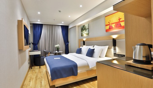 Premium Room, 1 King Bed, City View