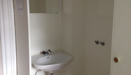 Basic Twin Room (Linen/towel not included )