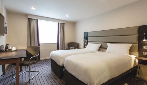 Standard Twin Room, Roll-in Shower