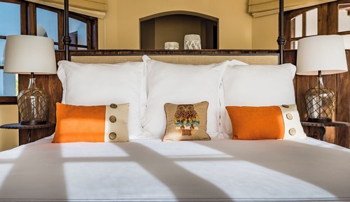 Deluxe Studio, 1 King Bed (20 Plaza Carlota - Beach Club Access)