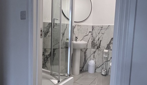 Family Room Ensuite with Air Conditioning