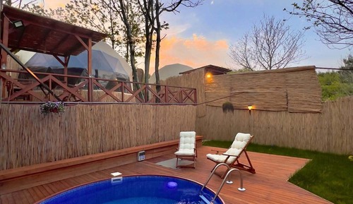 Classic Bungalow, Garden View