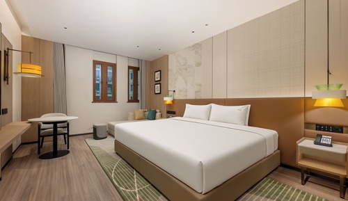 1 King Bed Standard  Accessible