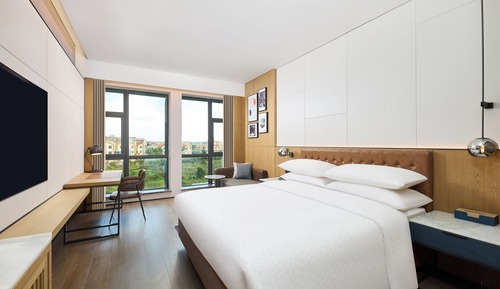 Superior Room, 1 King Bed, Garden View