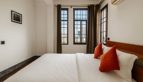 Deluxe Apartment, 1 Queen Bed, Patio, City View