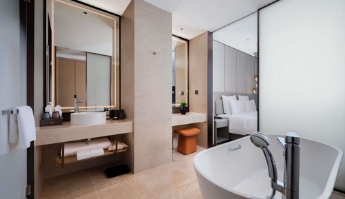 Deluxe Room, 1 King Bed