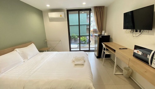 City Apartment, 1 Queen Bed, Balcony