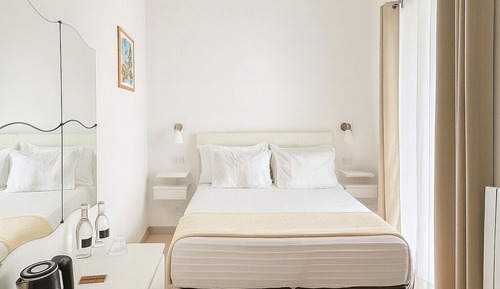 Economy Room, Balcony