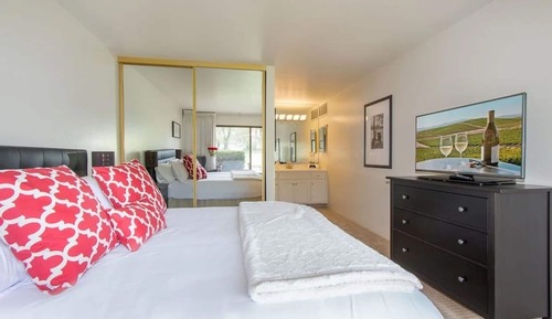 Exclusive Condo, 2 Bedrooms, Golf View