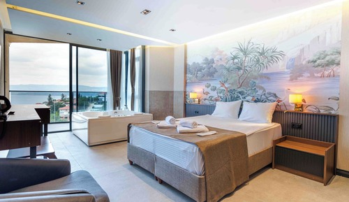 Deluxe Double Room, Balcony, Lake View