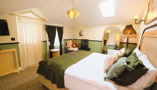 Romantic Double Room, Bathtub, City View