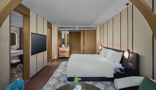 Premium Room, 1 King Bed, Accessible, Garden View (Courtyard Access)