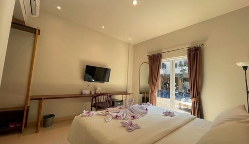 Deluxe Room, Pool View
