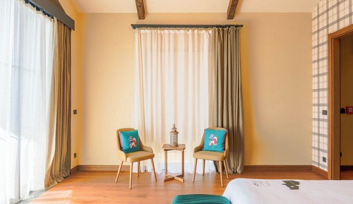 Signature Room