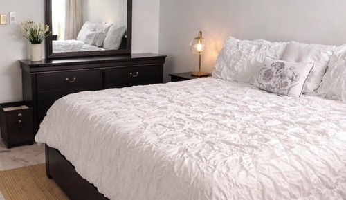 Luxury Apartment, 1 King Bed, Balcony, Mountain View