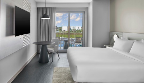 Room, 1 King Bed, Marina View (Patio)