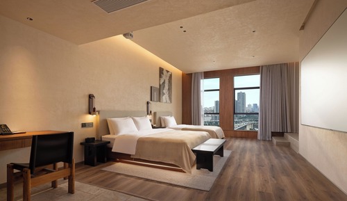 Family Triple Room, Multiple Beds, Hot Tub, Courtyard View