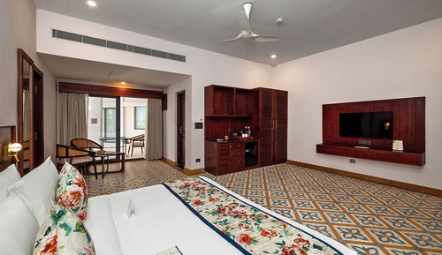 Van Drishti (Premium Forest View Room with Terrace)