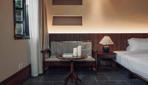 Senior Twin Room, Ensuite, Courtyard View