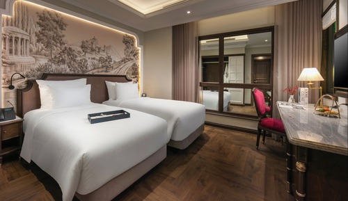 Deluxe Room with Internal Window