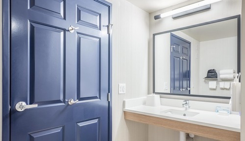 Studio, 1 Queen Bed, Accessible, Bathtub