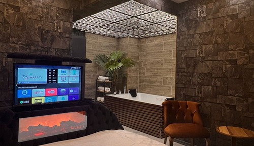 Luxury Room, Hot Tub, Park View