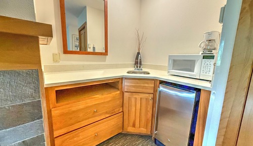 Room (Lakefront Double Guestroom)