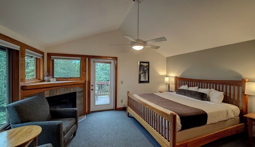 Room (Ridge & River upper right guest room)