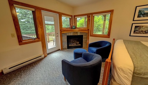 Room (Ridge & River lower right guest room)
