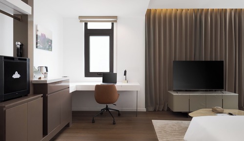 Deluxe King Room