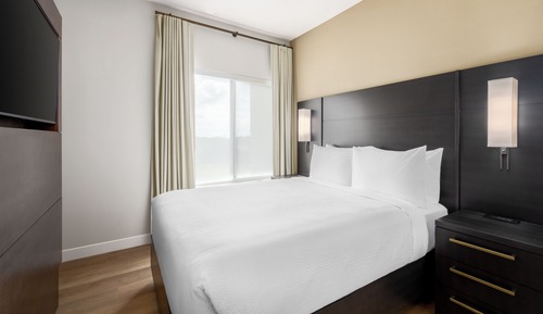 Studio Suite, 1 King Bed with Sofa bed (Hearing Accessible)
