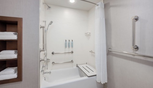 Suite, 1 Bedroom, Smoking, Corner (Mobility Accessible, Tub)