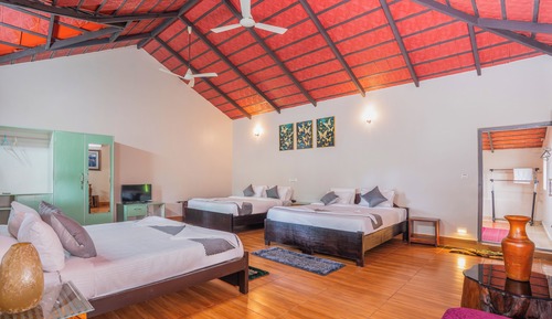 Deluxe Studio Suite, Multiple Beds, Air conditioning, Garden View