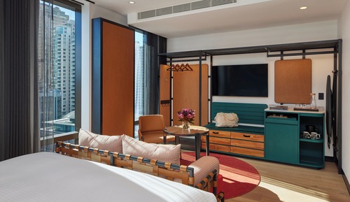 Deluxe Room, 1 Queen Bed, Roll-in Shower