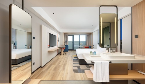 1 King Standard Extra Floor Space
