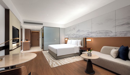 Standard Room, 1 King Bed, Lake View