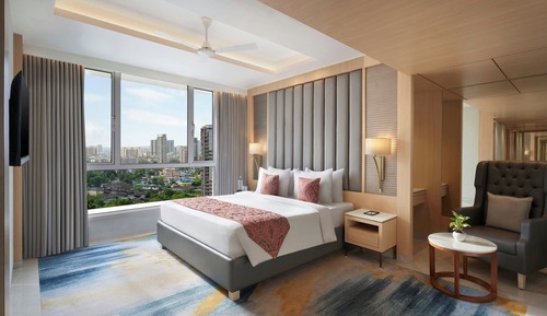Classic Suite, 1 King Bed, City View