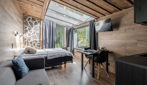 Superior Studio, Lake View