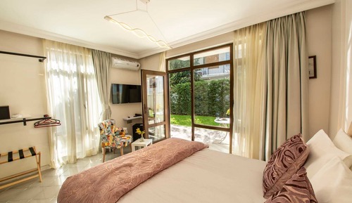 Classic Double Room, Garden View