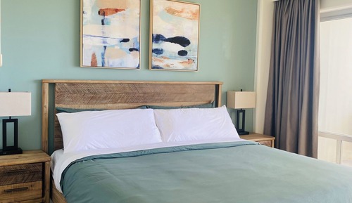 Waikiki Ocean View Studio Suite, 1 King Bed with 1 Sofa bed, Full Kitchen, 5-Minute Walk to Beach