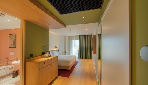 Standard Room, 1 Queen Bed