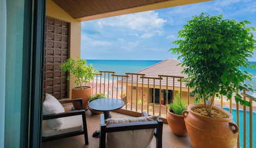 Deluxe Partial Sea View Twin