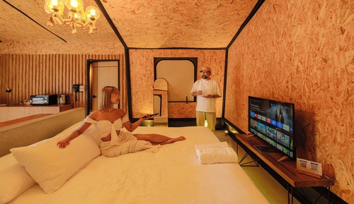 Giant Cabin Glamp Onsen