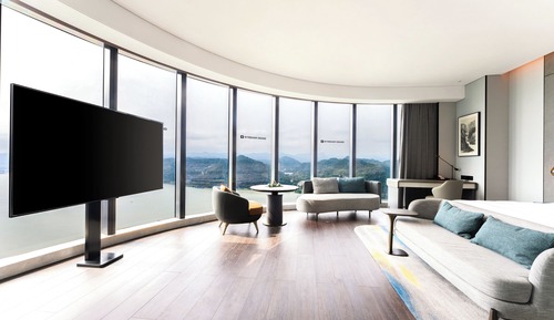 Family Room, 1 King Bed, River View