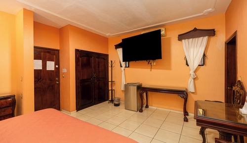 Suite, 1 King Bed, Private Bathroom