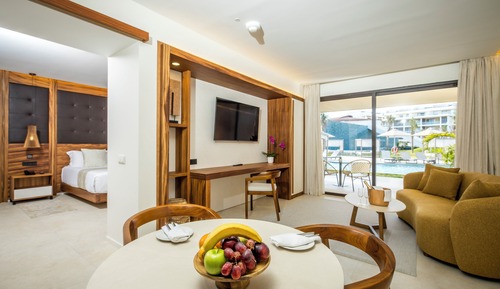 Mirage Club Swim-Up Suite (Outdoor Jacuzzi)